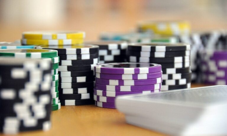 Why Online Gaming Continues Attracting a Wide Adult Audience